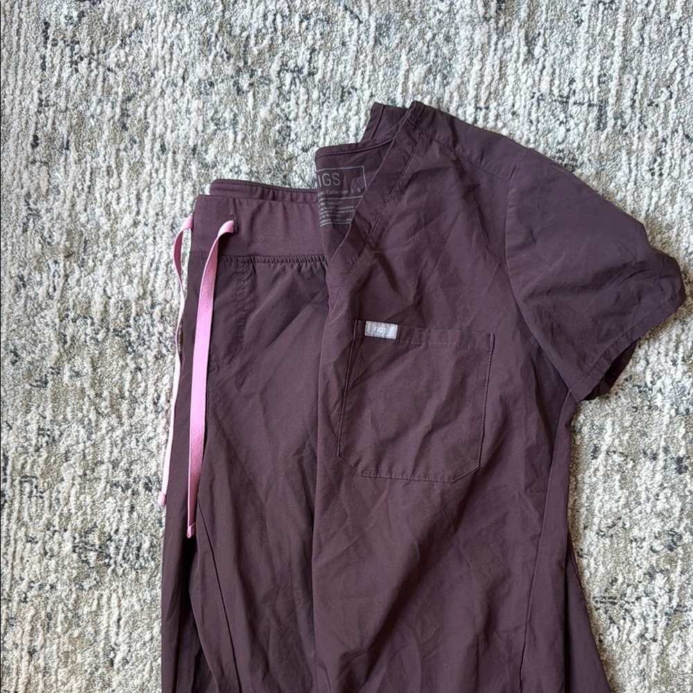 Maroon Figs Set- Joggers with pink drawstring
